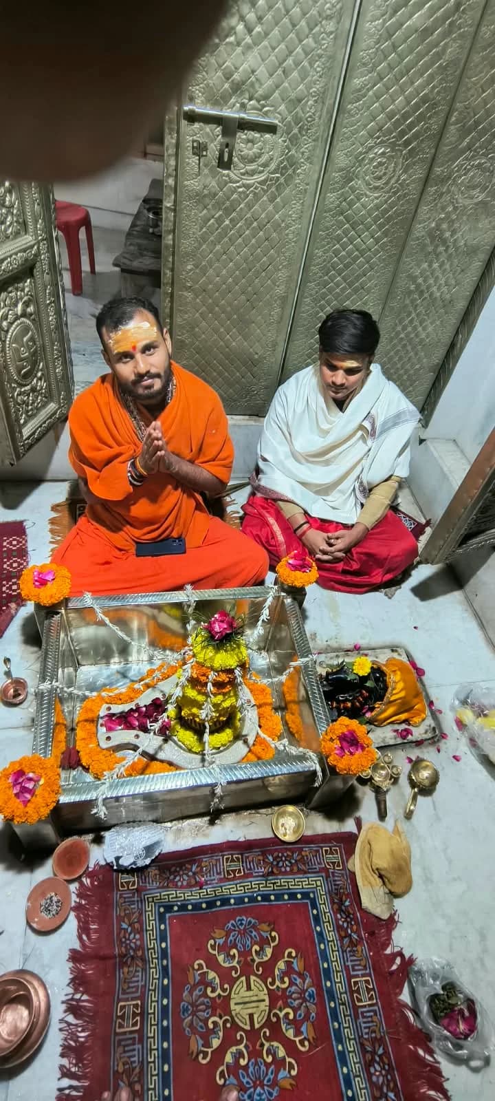 भव्य शिवलिंग शृंगार एवं ज्योतिर्लिंग के समक्ष रुद्राभिषेक प्रार्थना